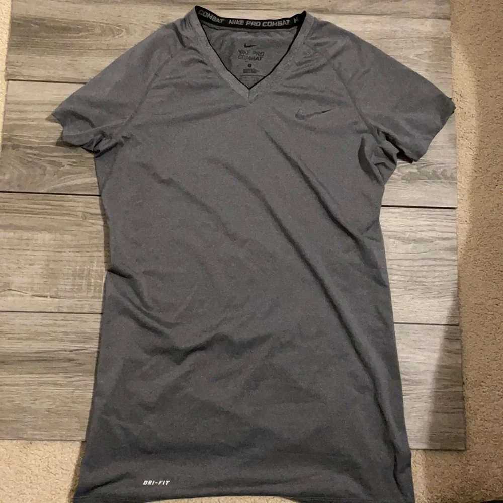 Nike size small pro combat dri fit fitted workout t shirt - Picture 1 of 3